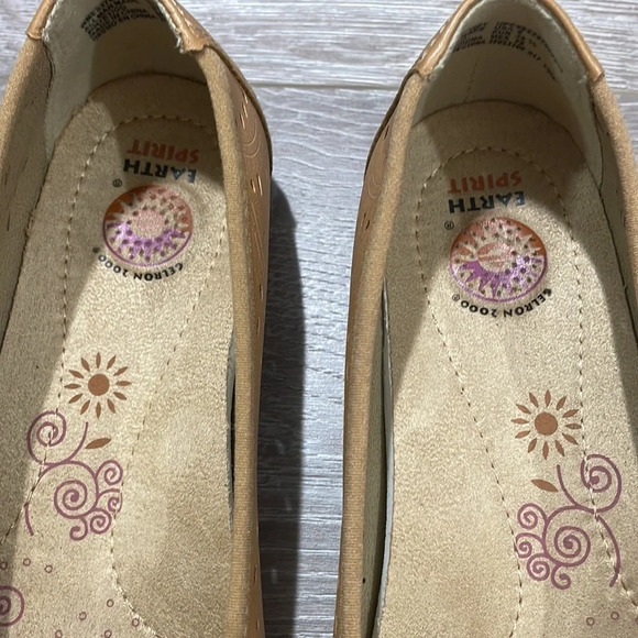Earth Spirit Gelron 2000 Perforated Ballet Flats Tan 8 - Picture 5 of 14